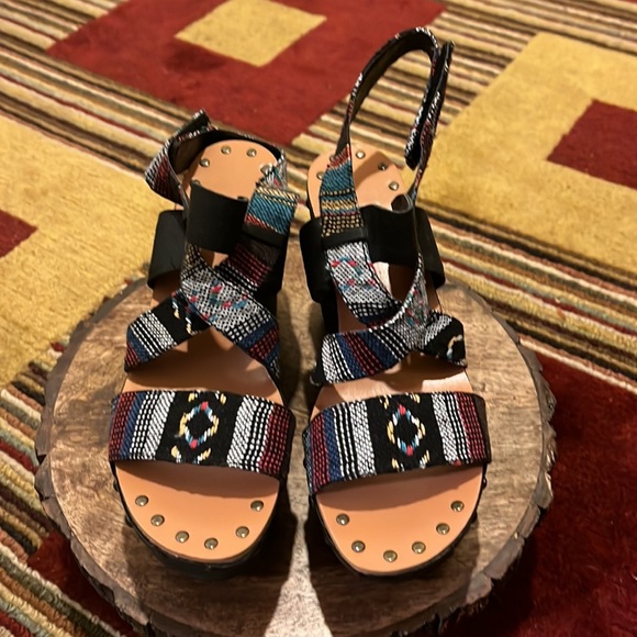 Brand new Joe’s Aztec print fabric wedge sandal. Never been worn Velcro latch. 9 - Picture 2 of 4